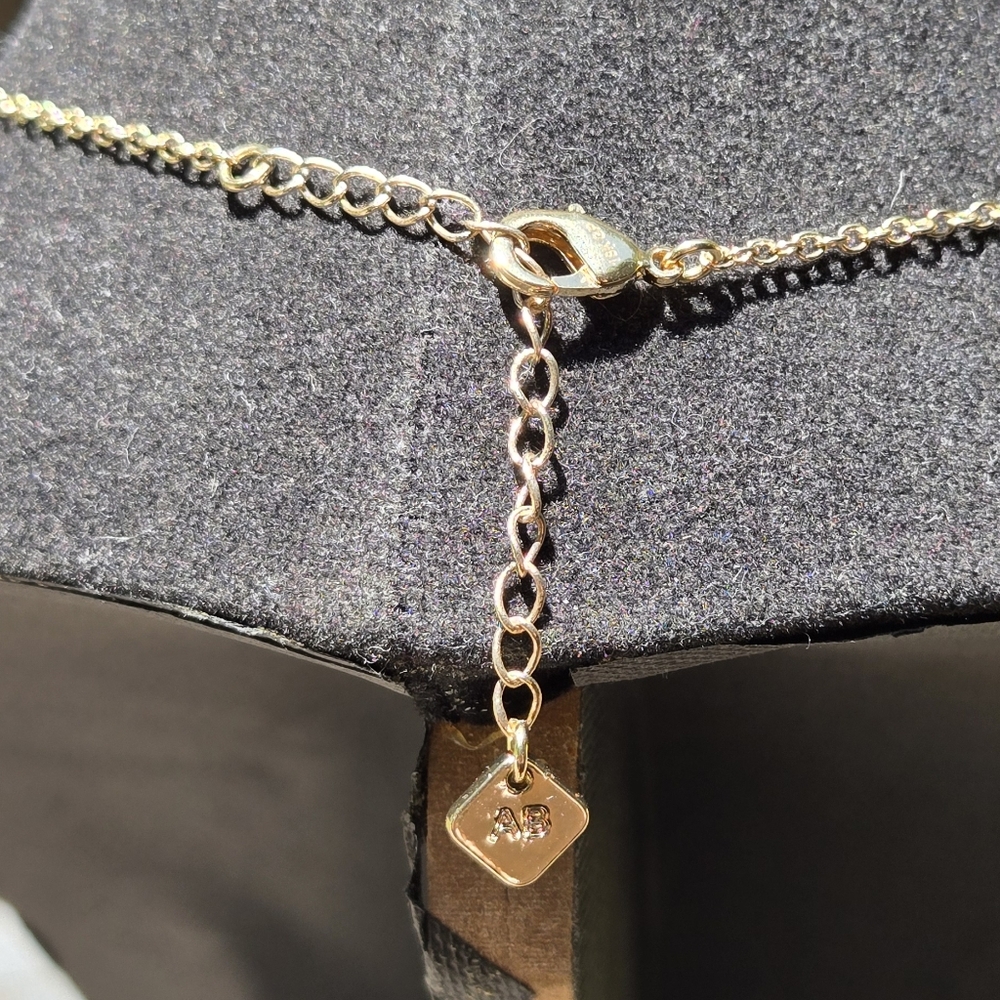 Gold Elegant Chain Necklace - Picture 9 of 9